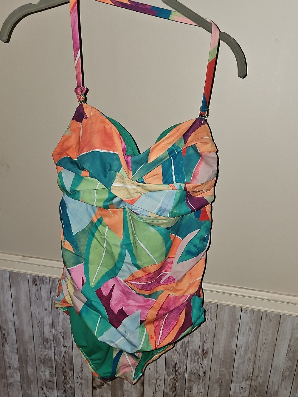 K3🔹️Time and Tru Multicolor Leaf Print One-Piece Swimsuit